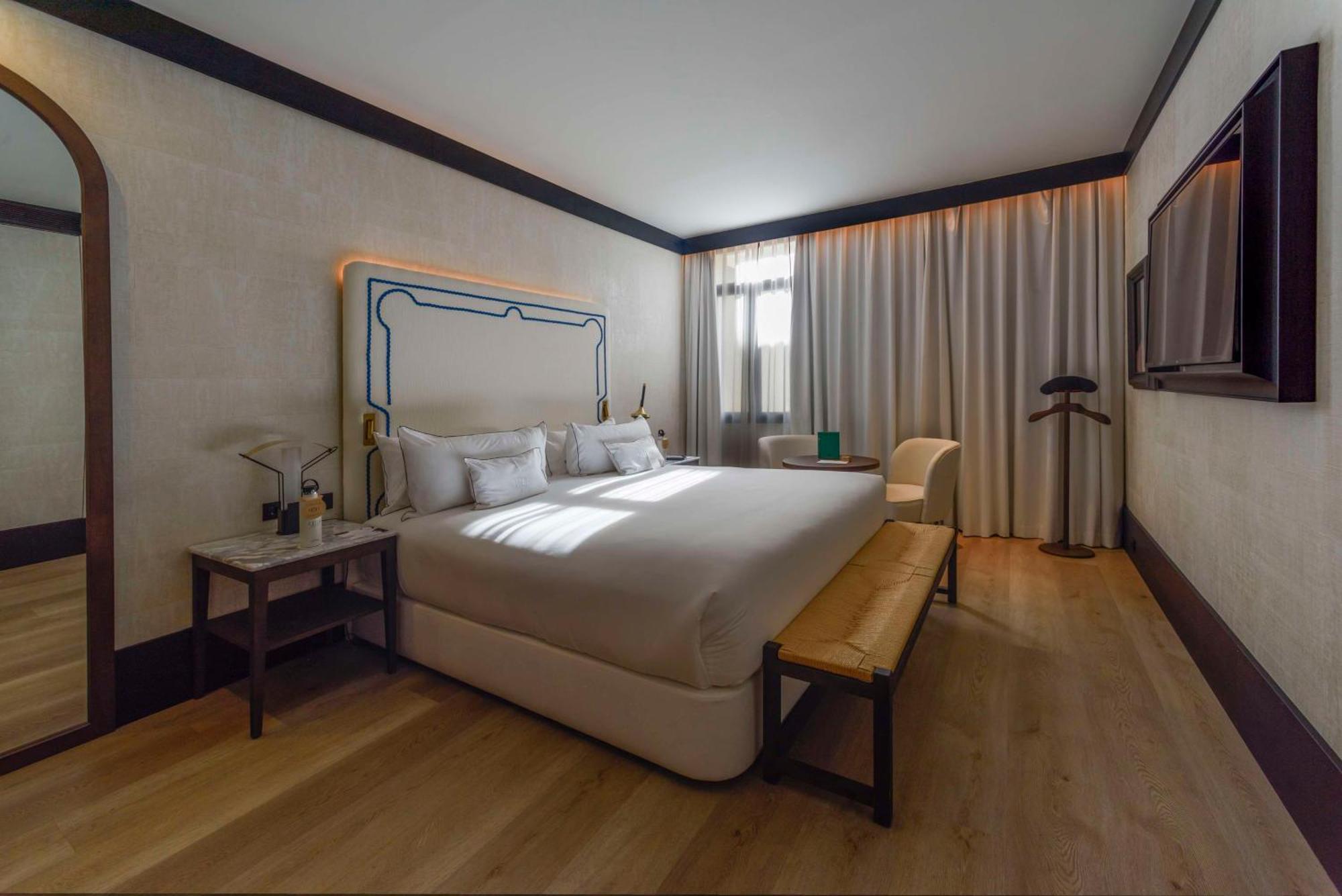 Hotel Montera Madrid, Curio Collection By Hilton Εξωτερικό φωτογραφία