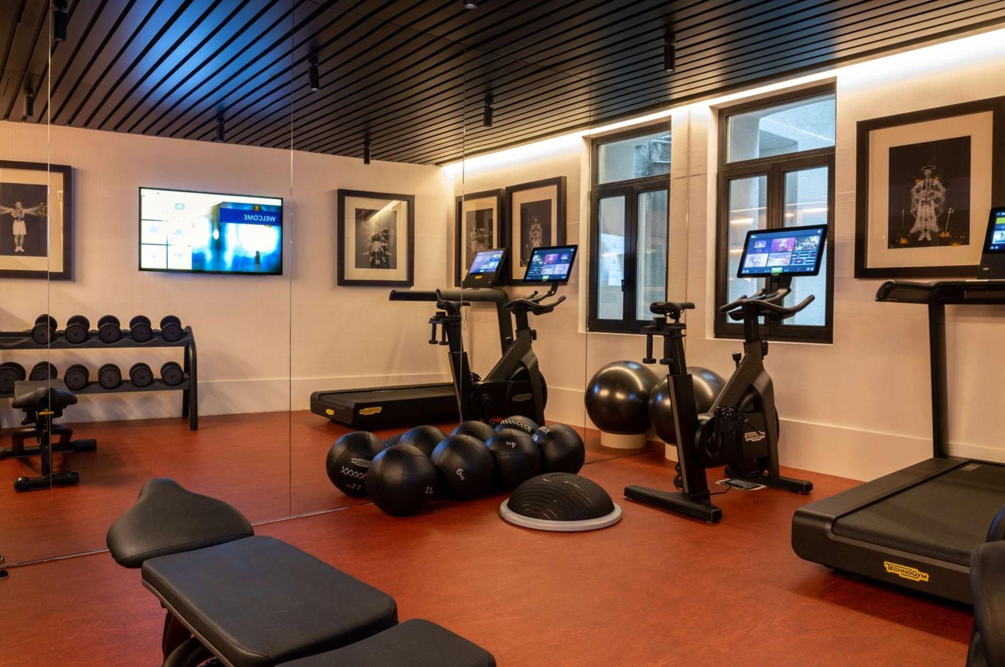 Hotel Montera Madrid, Curio Collection By Hilton Εξωτερικό φωτογραφία